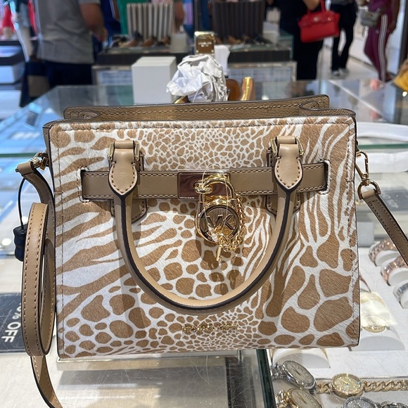 Michael Kors
Hamilton Small Satchel Leather
Color: Camel
NWT - Picture 4 of 16